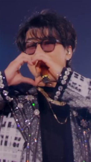 SixTONES on Instagram: "⁡ SixTONES初の5大ドームツアー「YOUNG OLD(ヤングオールド)」から、 1月27日に行われた東京ドーム公演の最終日が映像化！ ⁡ SixTONES 2025.10.29 Release LIVE DVD&Blu-ray「YOUNG OLD」 ⁡ #SixTONES #SixTONES_YOUNGOLD #SixTONES_恋のバタリアン"