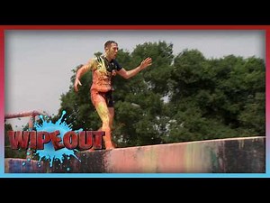 Contestants Drop Like Flies on the Course | Wipeout