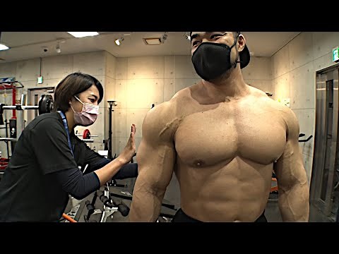 日本最強ボディビルダーがトレーニング用品を買いに行ったら・・・！？