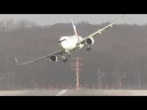 CRAZY Airplane LANDINGS - CROSSWIND review of year 2018 - Airbus A380, A320, Dash8 ... (4K)