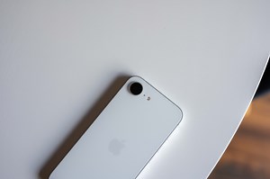 iPhone 16e has had its first teardown! See how it looks inside