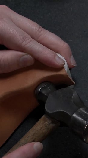 Learning to hand-shape leather is a core skill for armor making. It helps you get comfortable with the material and understand how it responds as you work it. For leather supplies, visit: bit.ly/ShopWeaver For tutorials and patterns: Princearmoryacademy.com #diyleatherarmor #learnleathercrafting #cosplayarmor | Prince Armory