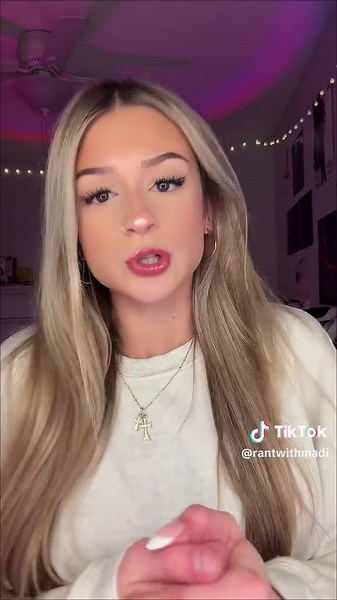 the apple pouch.. what are your thoughts?? 👀👀 #fyp #viralvideo #relatable #trending #applepouch