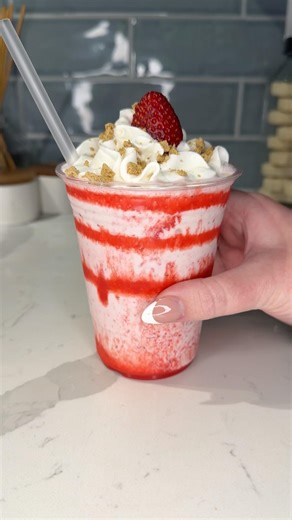 viral strawberry cheesecake milkshake recipe 🍓🥛 #recipe #milkshake #strawberry #dessert #shorts