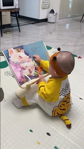 With this multi-functional bookshelf, you no longer need to worry about your baby bending over