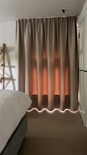 Annelieke Kolkman on Instagram: "Wist je dat verduisterende gordijnen je helpen je lichaam sneller tot rust te laten komen en zorgen voor een diepere slaap? 💡 Stuur even vrijblijvend een berichtje voor meer info! We helpen je graag verder ☺️"