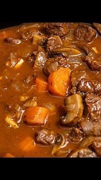 Easy Beef and Mushroom Stew in Slow Cooker