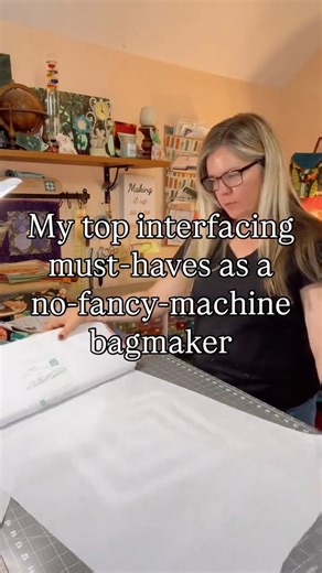 Be Mandy Things | Bag Sewing Patterns + Tips for Beginners on Instagram: "Listen… I know how confusing interfacing can be. Just ask the first bag I made with Pellon 809 only — structured enough to trick you, but still floppy in all the wrong places, and impossible to press without setting wrinkles into its soul. I had dreams of how cute it would be… and instead it became a “just hide it in the back of the closet” project. Here’s what beginners aren’t told: Your bag will only look as good as the 