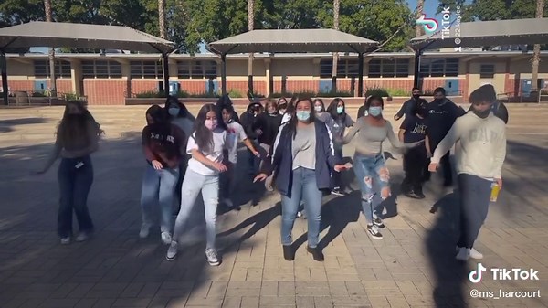 Ms.Harcourt’s 5th period math class ending the year right with a Tiktok dance. @_chslinkcrew #fyp #whittier #calhigh #viral #dancing #highschool #math