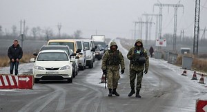 Over 700 cars in lines at checkpoints in Donbas
