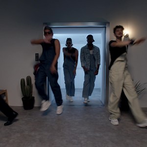 Send, unsend, you decide. With Private Share on the Galaxy S21 5G, you can cancel a sent message or file, then resent it. Upgrade to oops-proof messaging. Galaxy. Your next upgrade. | Samsung