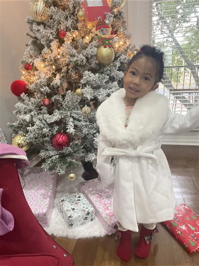 @Tyler Perry Studios she’s ready to work! So theatrical 👧🏽👧🏽🎄🎁 #raynerose #toddlersoftiktok #christmas #holidays #fyp #fypシ #fypage #viralvideo