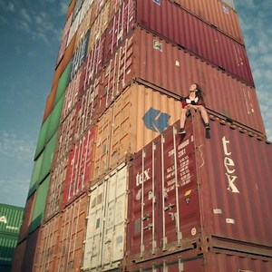 Heureuse de partager avec vous mon nouveau clip pour « Alright », le premier extrait de mon nouvel album « Souldier », maintenant en précommande. 🕊️ | JAIN