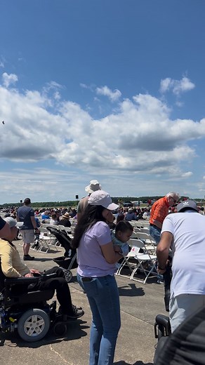 F-22 Raptor airshow2023 #AirPowerOverHamptonRoads #airshow #airshowfan #f22raptor #F22 #f22raptordemoteam #airforce #aircraft #airplane #aviation #aviationlovers #airpower #airshowstuff #fighterjet | Air Show Fan
