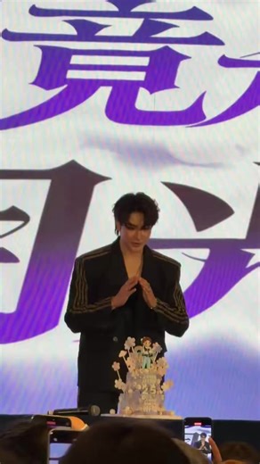 Happy Birthday cục cún của mae❤❤ cre on X @Chen Joong #archenaydin ##joongdunk