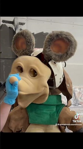 How Animatronic Masks Are Finished #animatronic #animatronics #fnaf #fivenightsatfreddys #showbiz