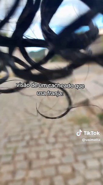 Inspirações de Cabelo Cacheado com Franja para Homens