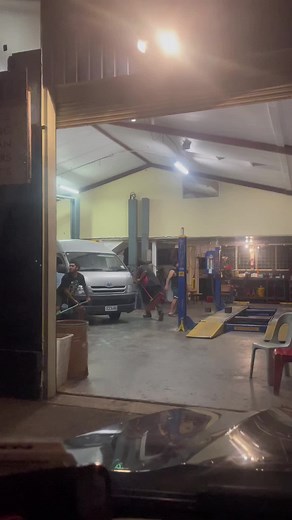 When you finally find the possum that’s been eating all your rubbish. Here’s a great example of what not to do. 😂 #fail #funnyvideo #fyp