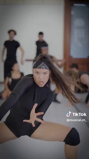 Ballet Revolución bringt ab heute die Bühne im Musical Theater Basel zum beben. 🔥 Das dürft ihr nicht verpassen! 😍