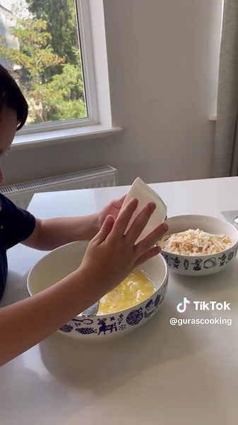 ზარმაცული ხაჭაპური🧀🧀 დაგჭირდებათ👇🏻 ~ 2 ცალი კვერცხი ~ 100 გრამი მაწონი ~ 150 გრამი გახეხილი ყველი (სულგუნი ან იმერული) ~ 50 გრამი ფქვილი ~ ზეთი გამოსაცხობად უნდა გამოაცხოთ დაბალ ცეცხლზე,როდესაც ზედაპირი მოუშრება და გაოქროსფერდება გადმოტრიალოთ,მეორე მხარესაც შეაოქროსფერეთ და მზადარის,დიდი ზომის ტაფაზე გააორმაგეთ ინგრედიენტები და ისე მოამზადეთ,გემრიელად მიირთვით🧀🧀🧀 #foryou #cheese