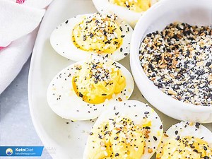 Keto Everything Bagel Deviled Eggs | KetoDiet Blog