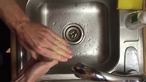 50K views · 597 reactions | C'est LE bon plan du jour : pour écaler un oeuf le plus rapidement du monde ! Vous avez des trucs / astuces de cuisine à partager avec nous ? - l'Equipe du Matin Vibration - | VIBRATION | Facebook