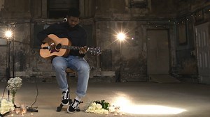 Jake Isaac besticht mit seiner außergewöhnlichen Stimme in der Akustikversion von "You And I Always" 🙌 Gestern war übrigens Tourstart in Stuttgart 😊 Hier seht ihr das ganze Video: http://bit.ly/2qWKE25 | Universal Music Deutschland