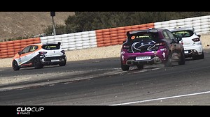 Enjoy the best moments of the second Clio Cup France race at Circuit de Lédenon. Who are you rooting for? Profitez des plus beaux moments de la course 2 de la Clio Cup France au Circuit de Ledénon. Qui est votre pilote favori ? | Renault Clio Series