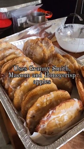 Old-fashioned fried Apple pies (recipe in comments) | A Farmgirl's Kitchen
