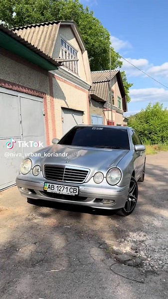 Exploring the Mercedes-Benz W210: A Classic Review