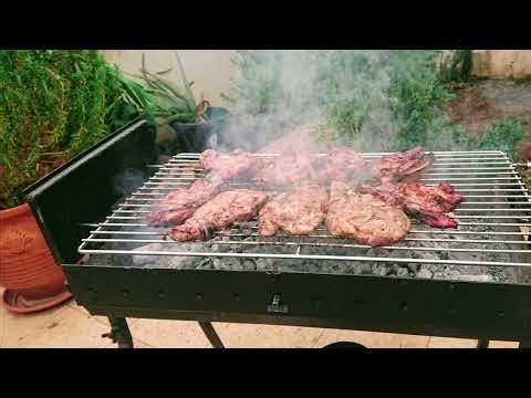 ΖΟΥΜΕΡΕΣ Χοιρινές Μπριζόλες Μαριναρισμένες στα κάρβουνα στη ψησταριά φουκού