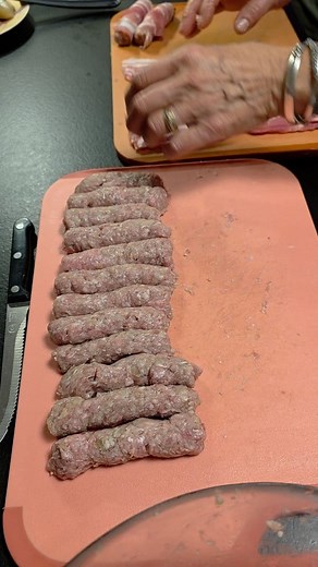 5.2K views · 27 reactions | Da li vi pravite domaće ćevape? Kako vi kažete, ćevapi ili ćevapčići? Ovo su rolovani ćevapi. . . #ćevapi #cevapcici #domaci #domace #marininakuhinja #brzirecepti #yummyfood #uradisam #kuhinja #rucak #obrok #reeloftheday #foodreels #foodlovers #pecenje #ukusno #tasty #travnicki #pazarski #sarajevski #banjalucki | Najbolji domaći video recepti | Facebook