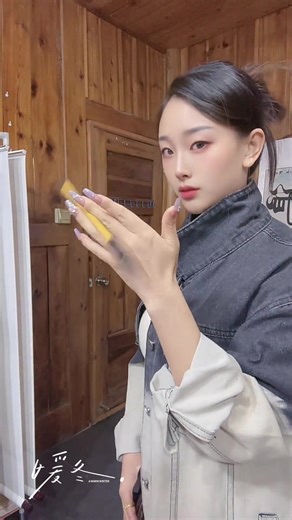 A girl who likes to write calligraphy | Writing Calligraphy