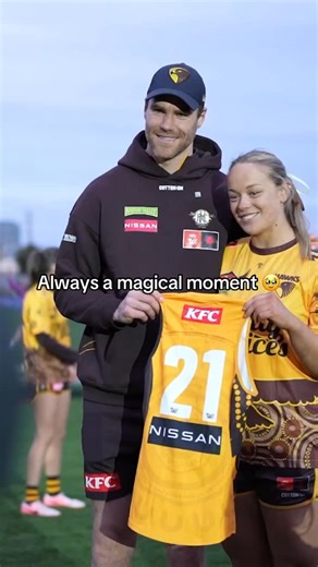 “This is the start of a great journey” 🥹👏 Hawthorn 2013 premiership player and current GM of Football Operations, Max Bailey presented Elli with her debut guernsey. | Hawthorn FC AFLW