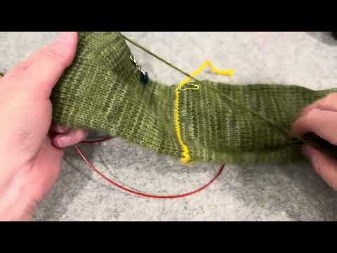 Vlogmas Week 2 DK Sock knitting part 1 (knitting the toe)