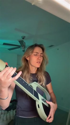 K A Y L I on Instagram: "a singers dream instrument @liberlive.official - use my code Kayli20 for $20 off with this link in my bio!! #liberlivec1 #stringlessguitar #liberlive #smartguitar"