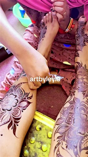 Express your creativity with beautiful heena designs