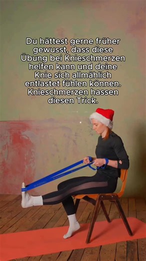 BLACKROLL® Deutschland on Instagram: "Knieschmerzen können so nervig sein. Wir haben was für dich: Es gibt eine einfache Übung, die dein Knie entlasten, Stabilität zurückbringen kann und dir wieder mehr Vertrauen in deine Bewegung gibt. 💚🦵 Diese eine Technik sorgt dafür, dass sich dein Knie allmählich leichter, sicherer und weniger gereizt anfühlt. Ideal nach langem Sitzen, viel Training oder wenn dein Knie einfach „zu viel“ hat. Speichere dir das Reel ab und probiere die Übung direkt aus – de