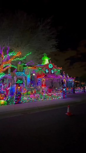 The Scary Christmas House is open for Christmas! 🎄👻 @scarychristmashouse Have you heard of the Scary Christmas House? They combine their love of Nightmare Before Christmas with their passion for building props and animatronics and in 2016, the Scary Christmas House was born! 🎅🏽✨ Most of the display is completely handmade, including artwork created by their daughter. It’s truly a unique and magical family-made experience, and I highly recommend checking it out! ✨ Scary Christmas House Details