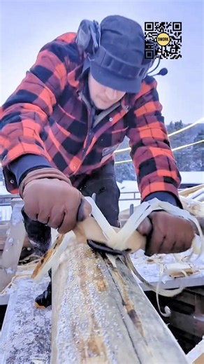 Traditional Log Shaping with a Drawknife in Winter Conditions #9work