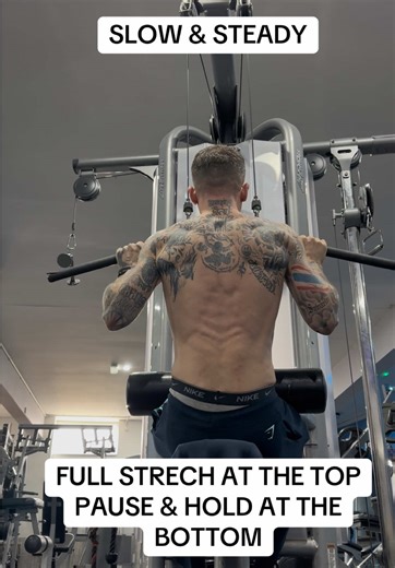 When I train lat pulldowns, I focus on control rather than just moving the weight. The goal isn’t to swing the stack or rush through reps. The goal is to make the lats do all the work. That’s why I perform every rep slow and steady, with a full stretch at the top and a pause at the bottom. At the top of the movement I allow my arms to fully extend so my lats get a complete stretch. This part is extremely important because muscles grow best when they are trained through their full range of motion