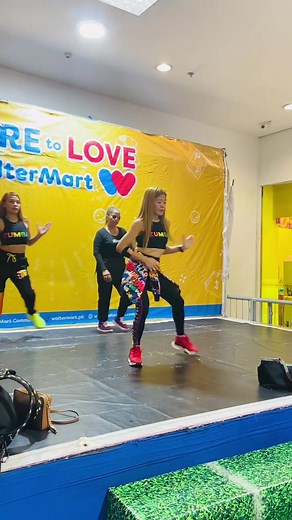 Zumba Fitness Dance with Zumba Sisters to El Bimbo