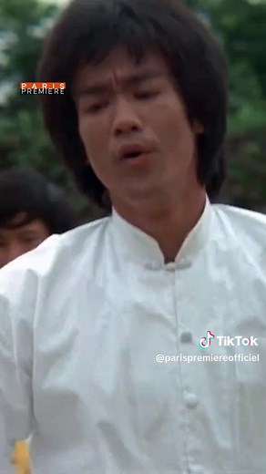 (Re)découvrez cette scène culte où Bruce Lee se bat dans Opération Dragon 🥋 #OpérationDragon, vendredi 9 mai à 21:00 #onregardequoi #BruceLee