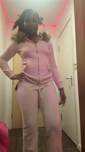 can you tell i loved dubsmash dances😛? #2016 #dubsmash_tut #pink
