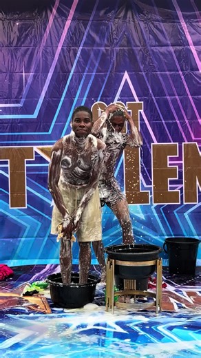 Oh my goodness 😱😱what this European brothers did on got talent is shocking 🤯😱#americangottalent #britainsgottalent #simoncowell #sofiavergara #sofia