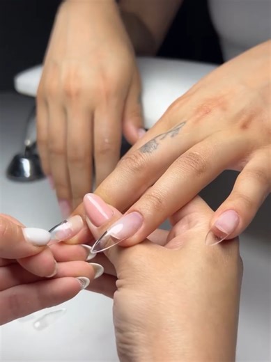 Curso Profesional de Uñas Acrílicas y Soft Gel