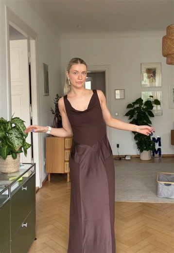 Was solls werden? Outfit-Auswahl mit neuen Kleidern