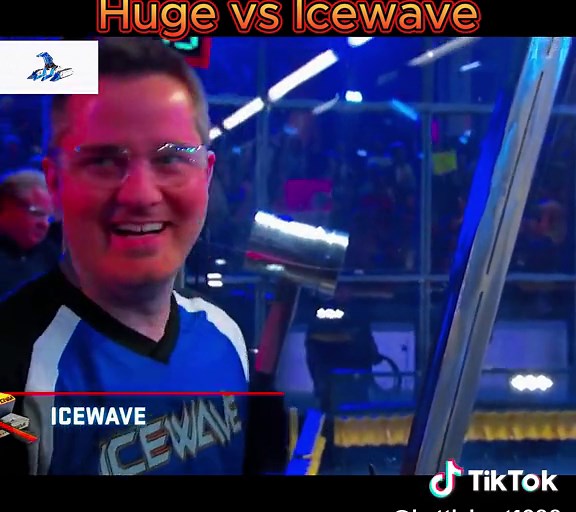 Huge vs Icewave #battlebots #battle #bots #robot #robotwars #war