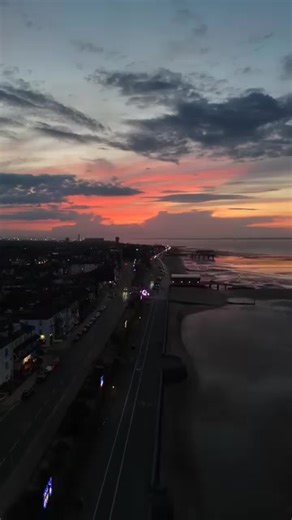 Some #Sunsets in Cleethorpes, #England are beauty #travel flight sea #nature nice #views enjoy... Algunas puestas de sol en Cleethorpes, Inglaterra, son preciosas... viajes... vuelos... mar... naturaleza... bonitas vistas... ¡disfruta! Niektóre zachody słońca w Cleethorpes w Anglii są piękne... podróże... lot... morze... natura... ładne widoki... ciesz się... | Ernest Preston