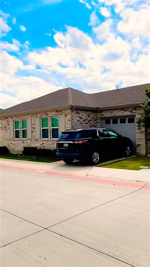 This 2 Bed 2 Bath Checks Every Box #leasing #housing